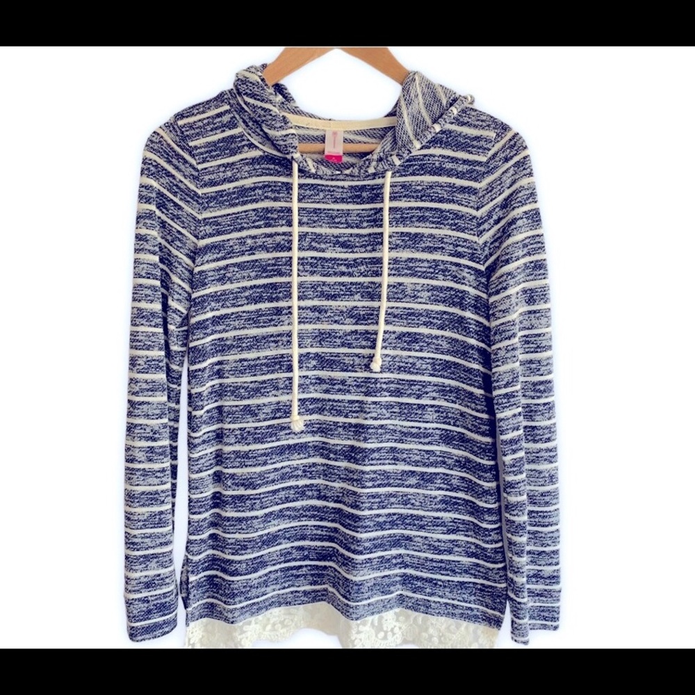 No Boundaries With Lace Hoodie Sz M EUC